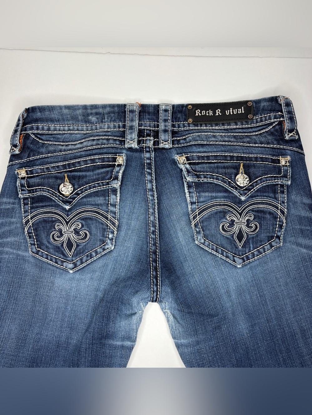 Rock Revival Sasha Straight Jeans Sz 30 back flap pockets embroidered stitching